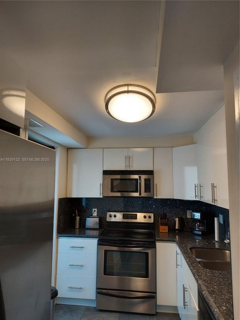 301 Golden Isles Dr, Unit 506, Hallandale Beach, FL 33009 Photo