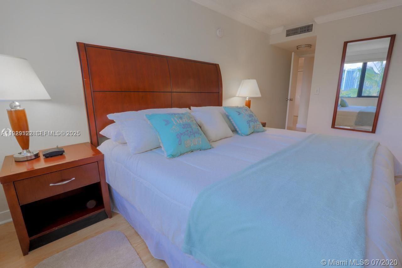 301 Golden Isles Dr, Unit 506, Hallandale Beach, FL 33009 Photo