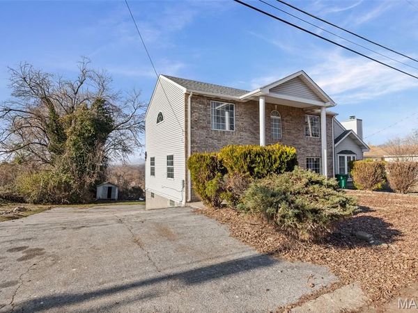 32 Hilltop Place, East St Louis, IL 62203