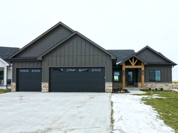 8233 Mahon Court, Johnston, IA 50131