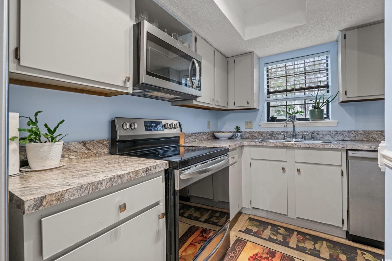 6734 Blue Heron Blvd. Photo 12