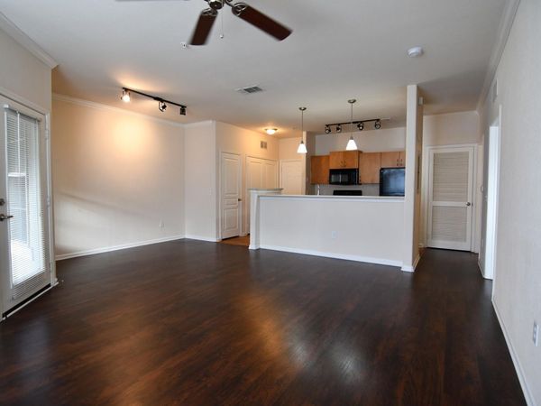 8290 GATE Parkway W, Unit 206, Jacksonville, FL 32216