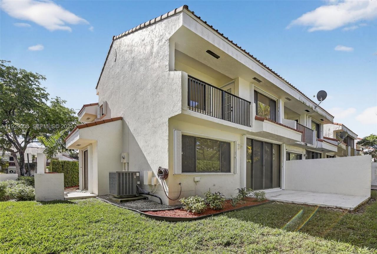 11541 Terra Bella Blvd, Unit 25, Plantation, FL 33325 Photo