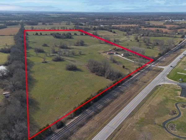 6684 E State Highway Oo, Strafford, MO 65757