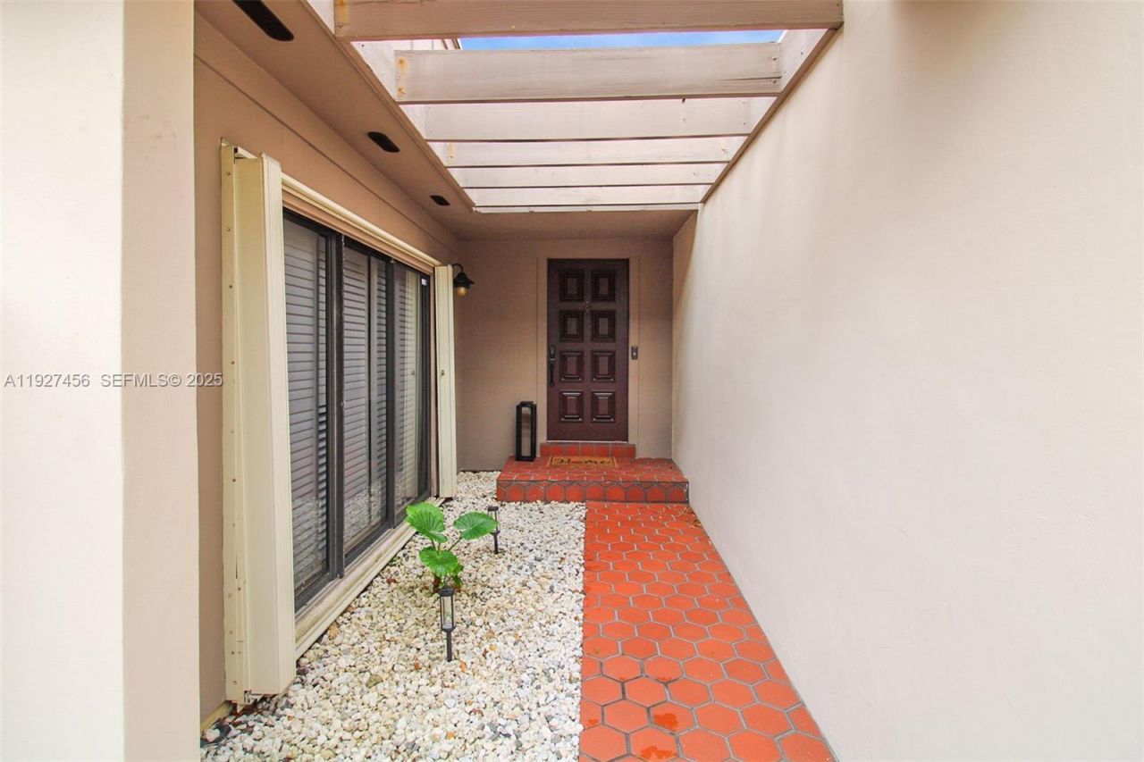 10629 SW 74th Ter, Miami, FL 33173 Photo