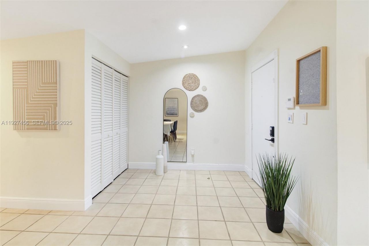 10629 SW 74th Ter, Miami, FL 33173 Photo