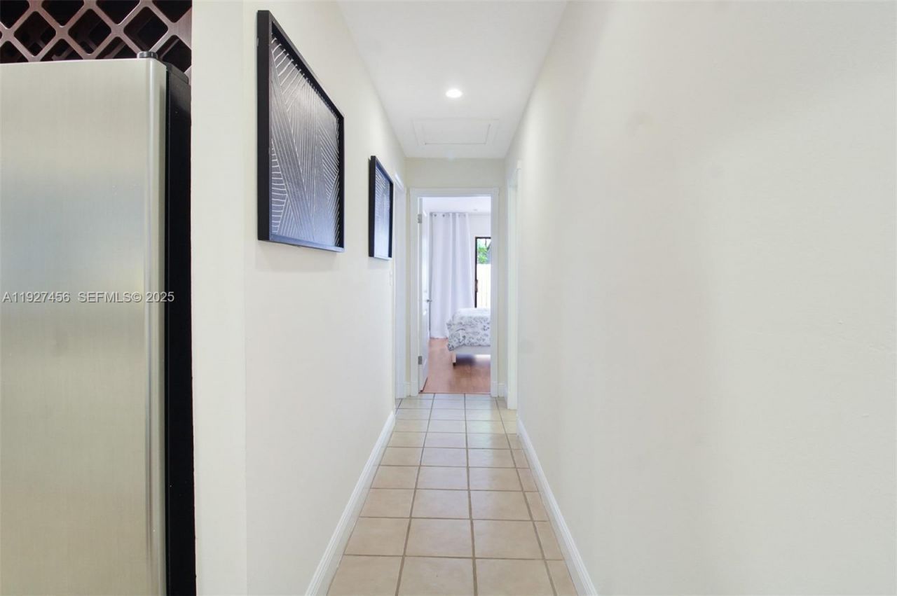 10629 SW 74th Ter, Miami, FL 33173 Photo