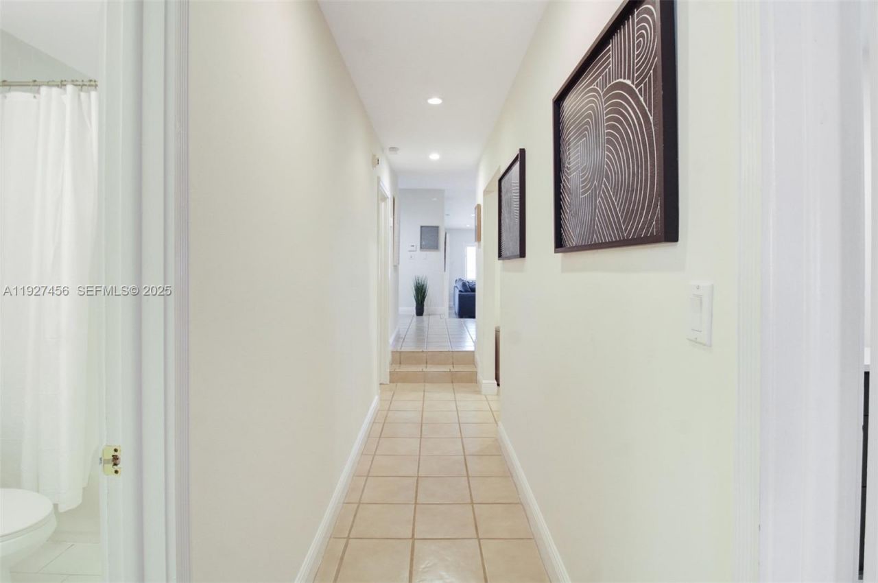 10629 SW 74th Ter, Miami, FL 33173 Photo