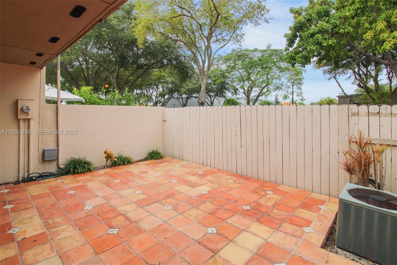 10629 SW 74th Ter, Miami, FL 33173 Photo