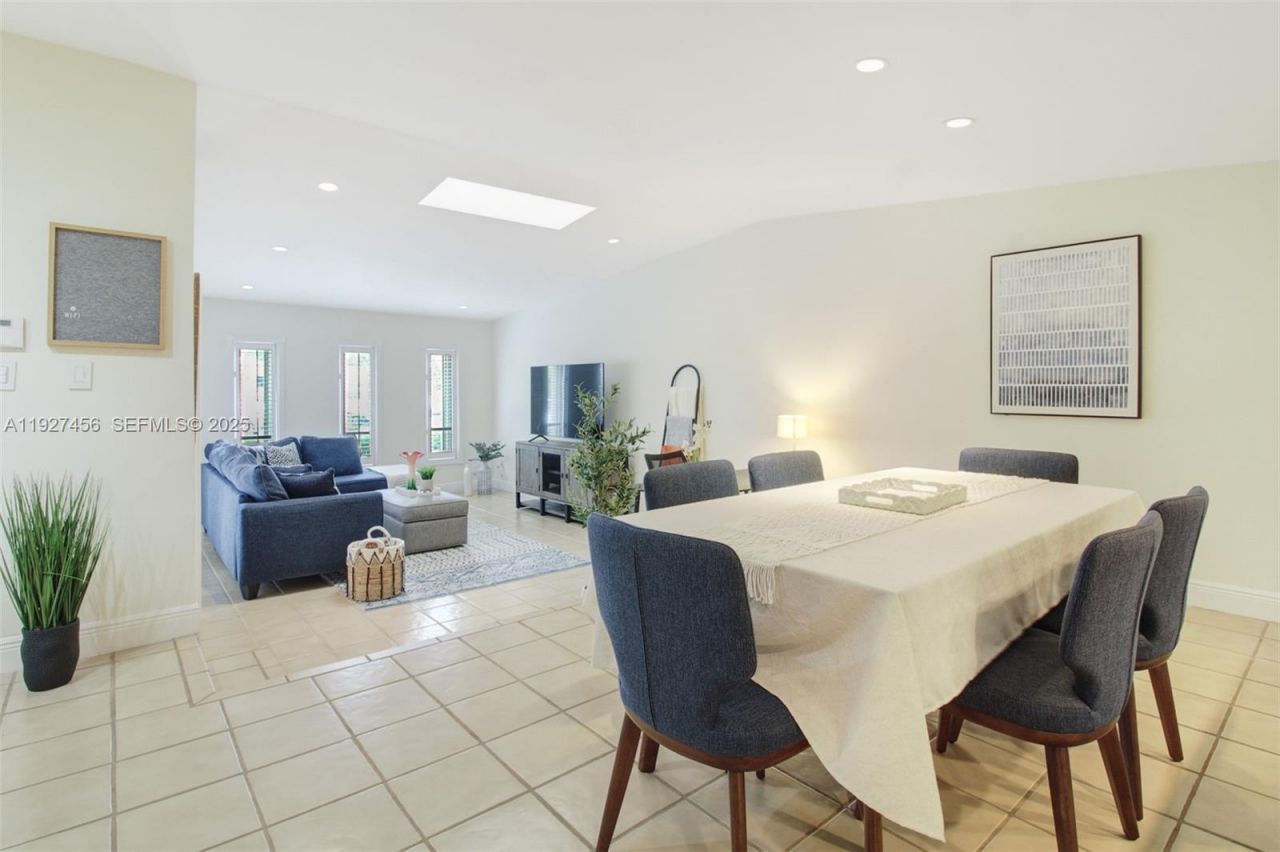 10629 SW 74th Ter, Miami, FL 33173 Photo