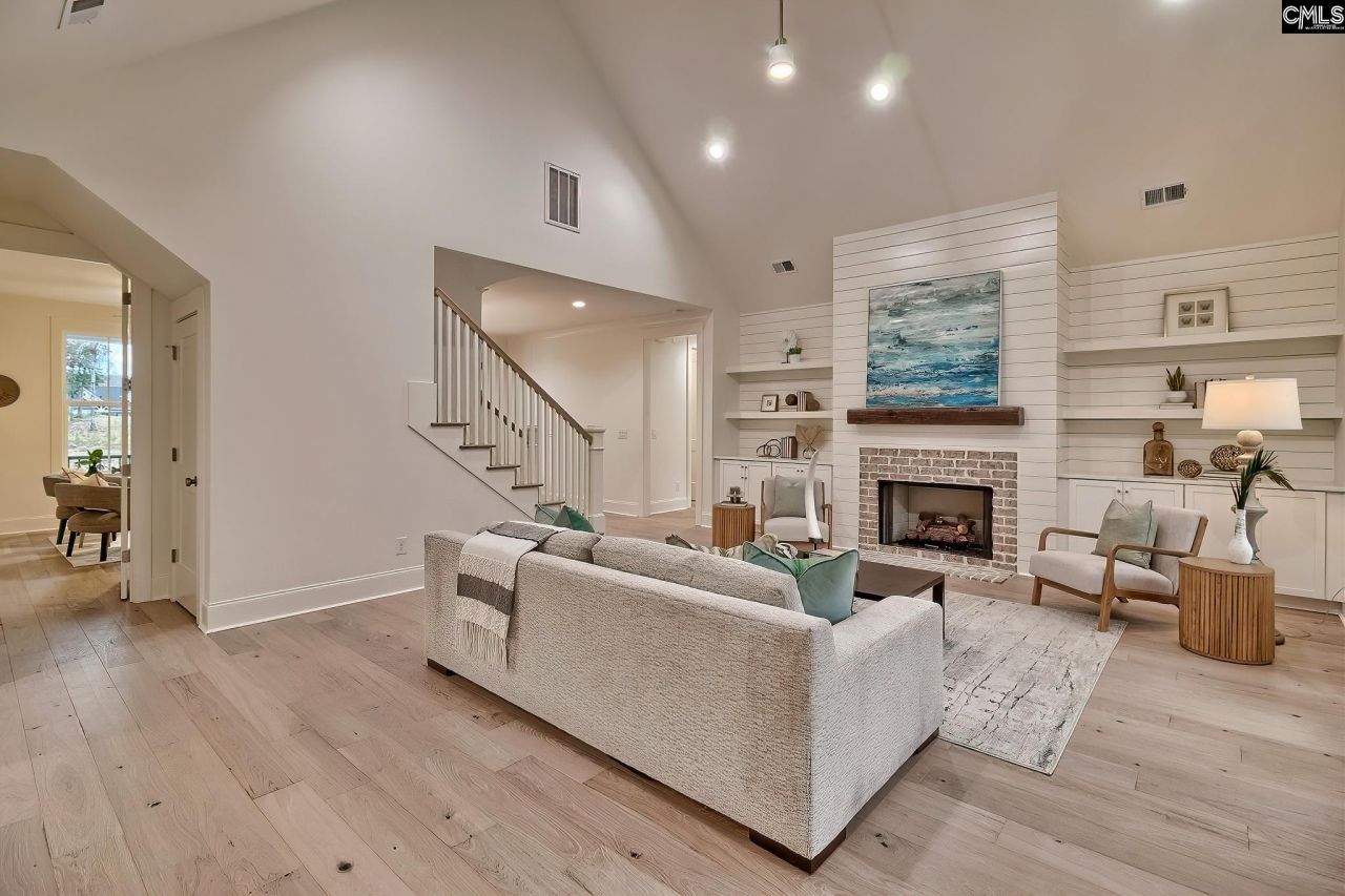 908 Salisbury Court  Photo 12