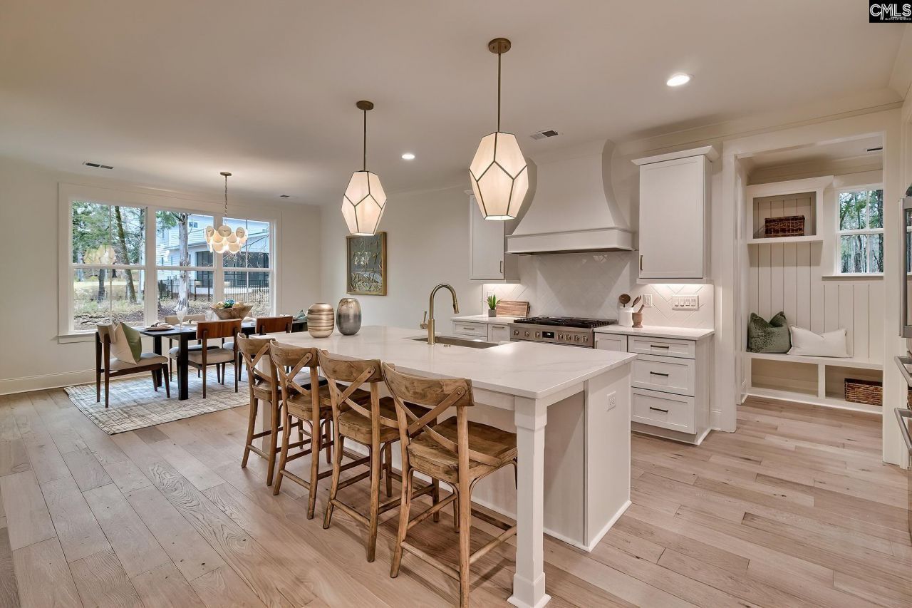 908 Salisbury Court  Photo 13