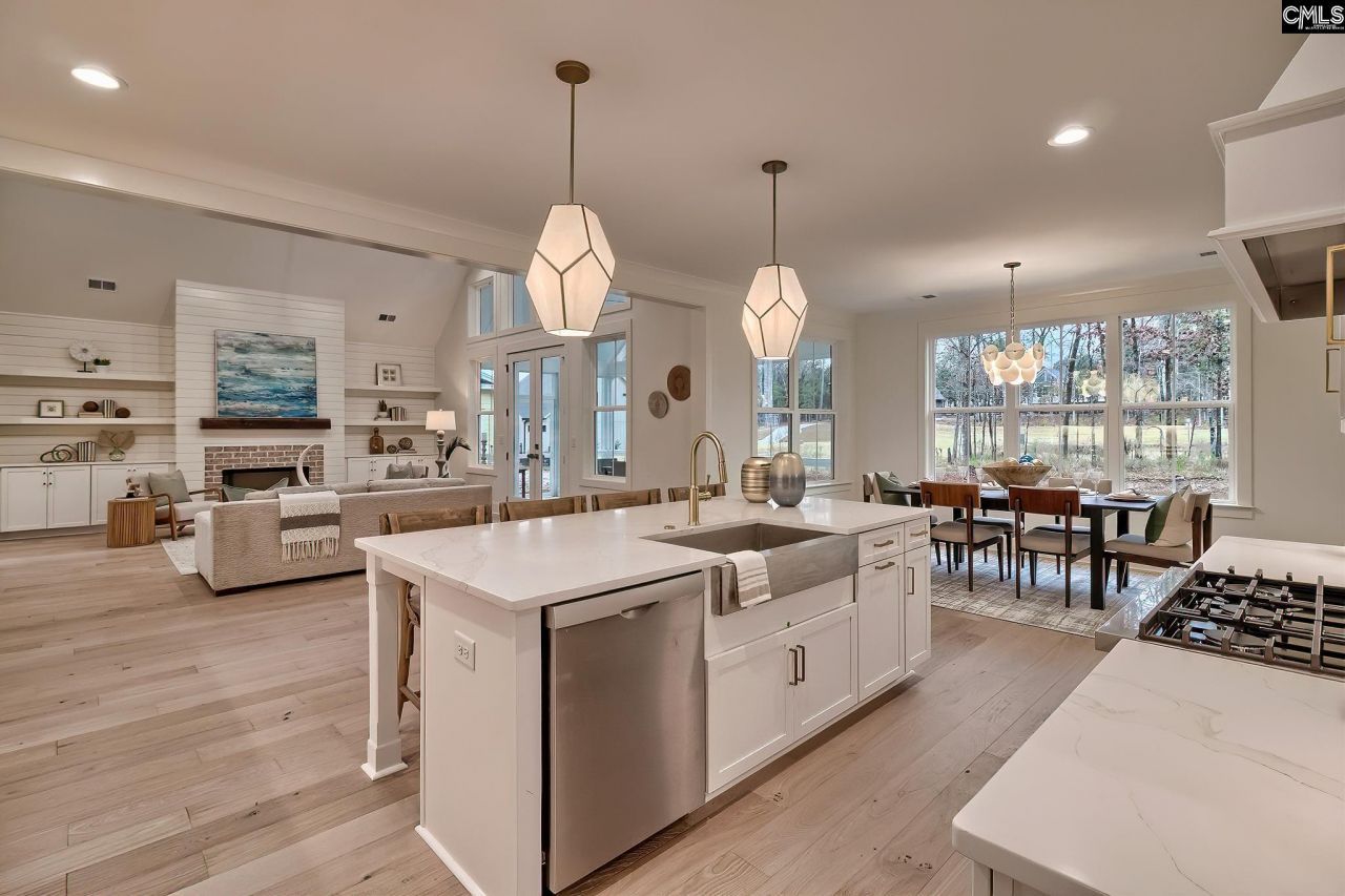 908 Salisbury Court  Photo 16