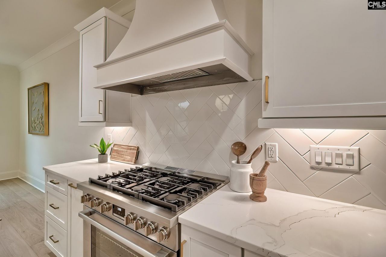 908 Salisbury Court  Photo 17