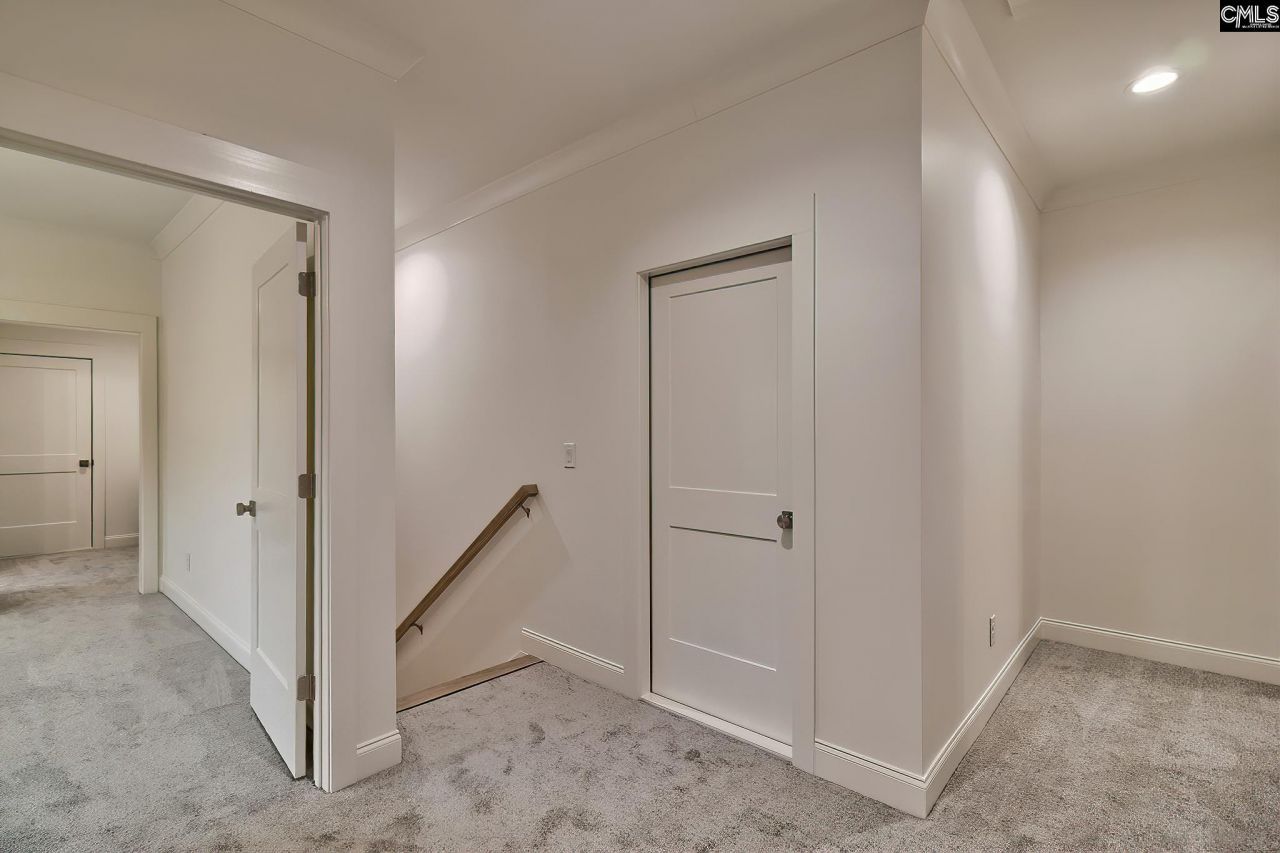 908 Salisbury Court  Photo 32