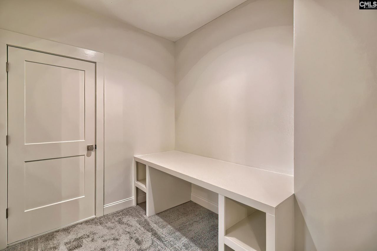 908 Salisbury Court  Photo 35