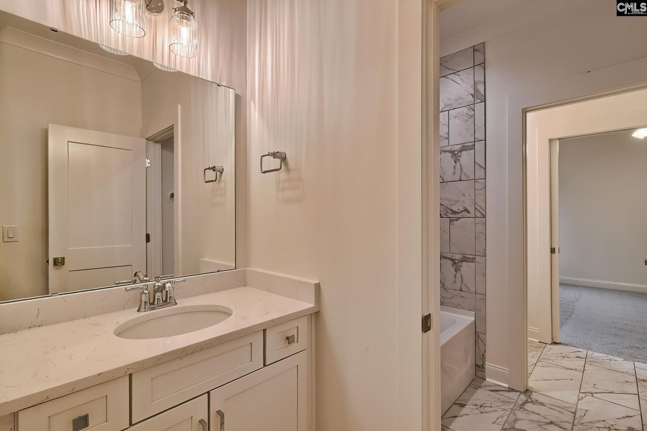 908 Salisbury Court  Photo 39