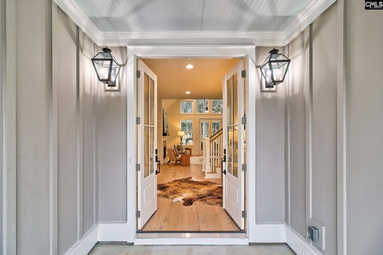 908 Salisbury Court  Photo 4