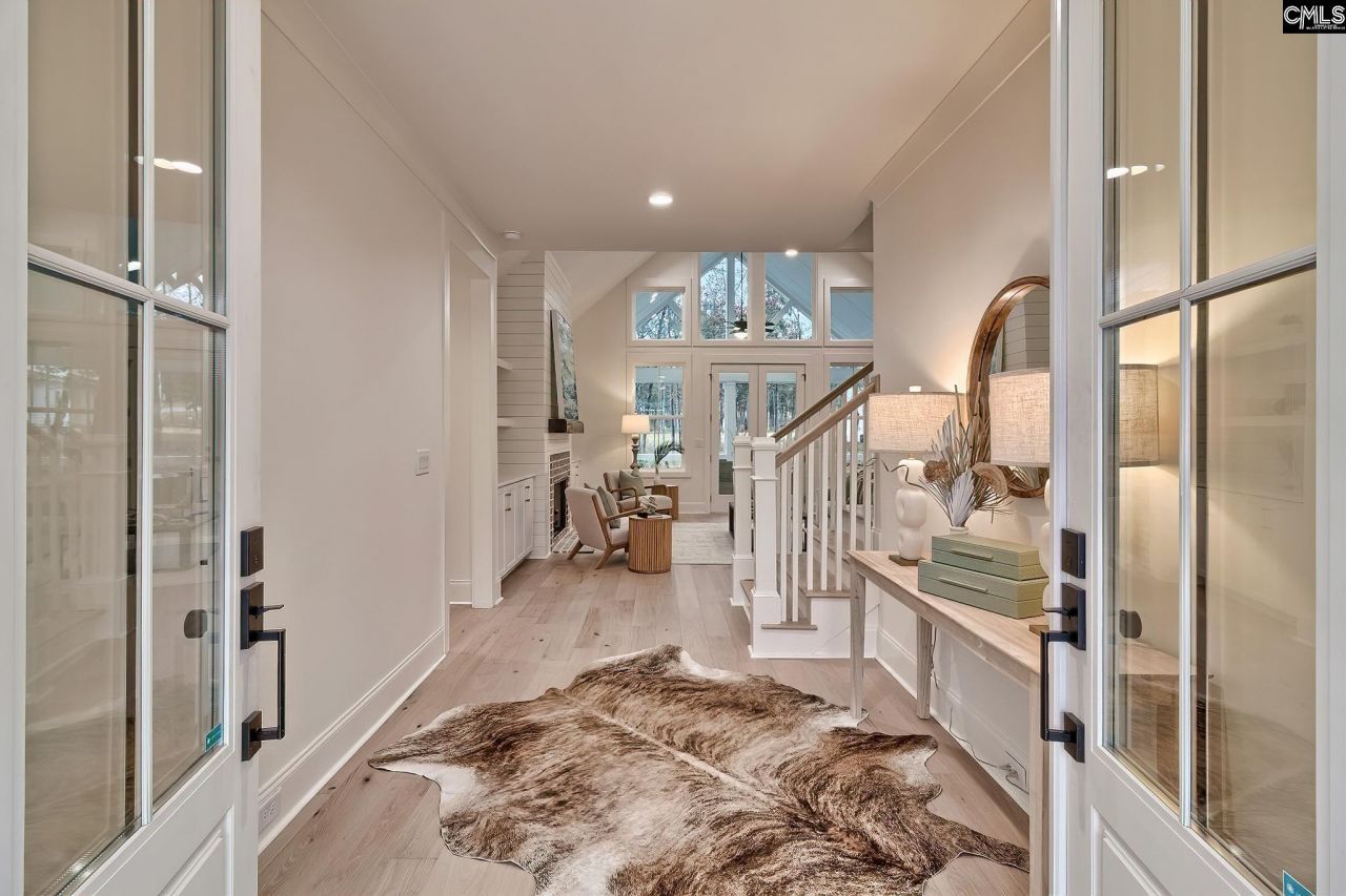 908 Salisbury Court  Photo 5