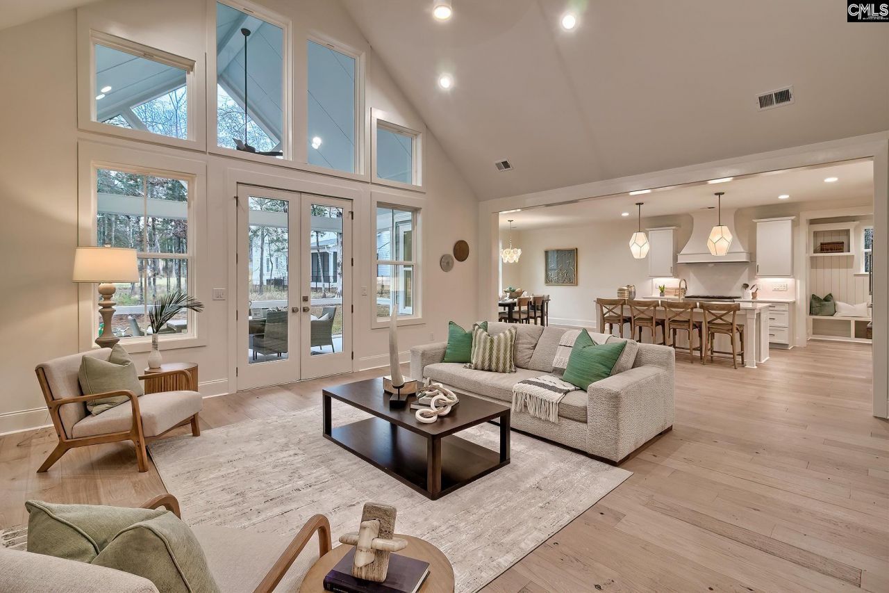 908 Salisbury Court  Photo 9