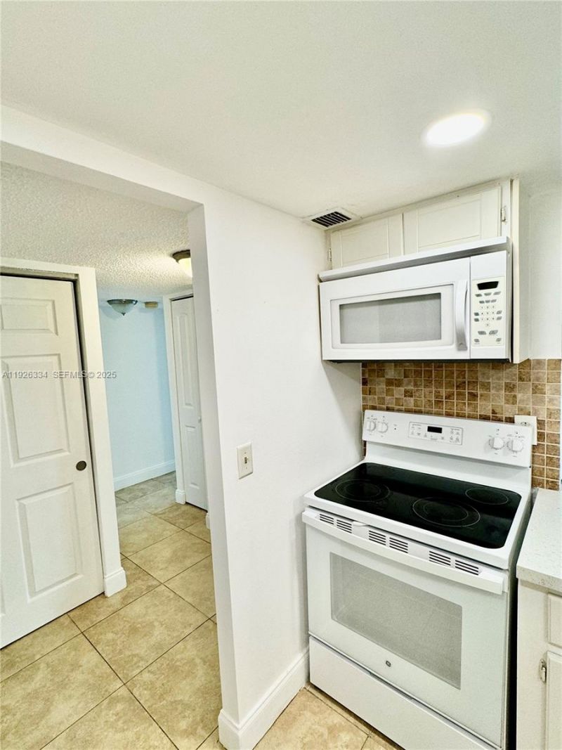 801 Three Islands Blvd, Unit 417, Hallandale Beach, FL 33009 Photo