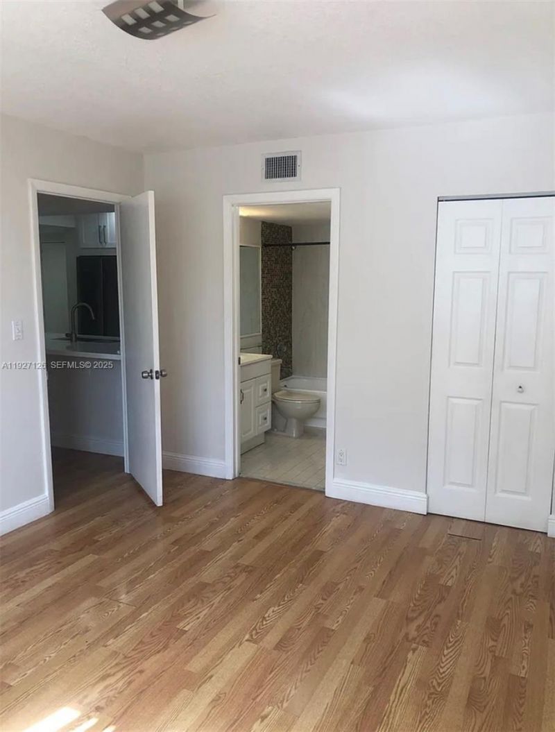 8180 Geneva Ct, Unit 227, Miami, FL 33166 Photo