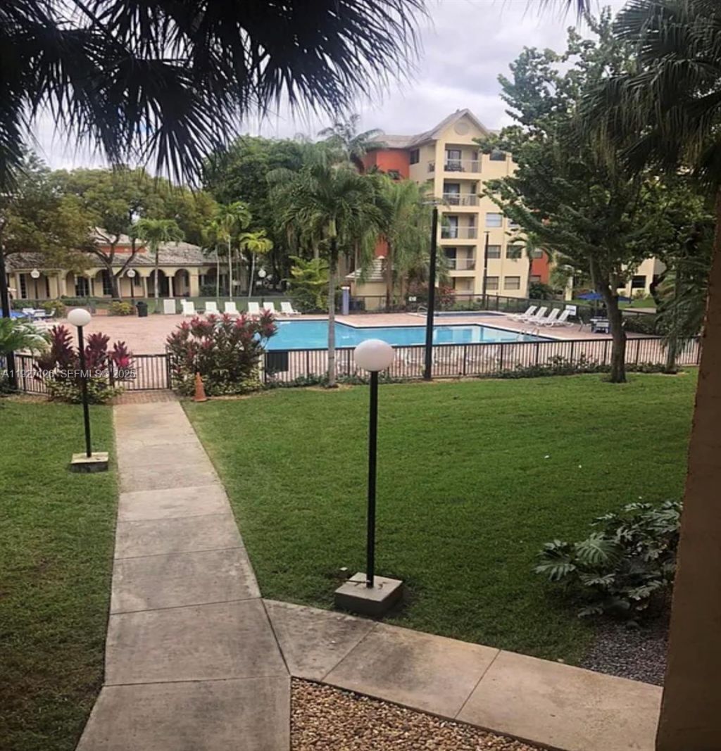 8180 Geneva Ct, Unit 227, Miami, FL 33166 Photo