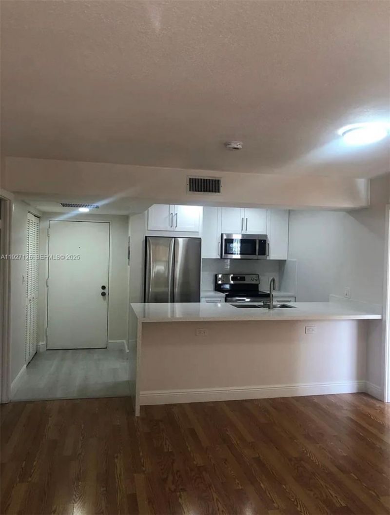 8180 Geneva Ct, Unit 227, Miami, FL 33166 Photo
