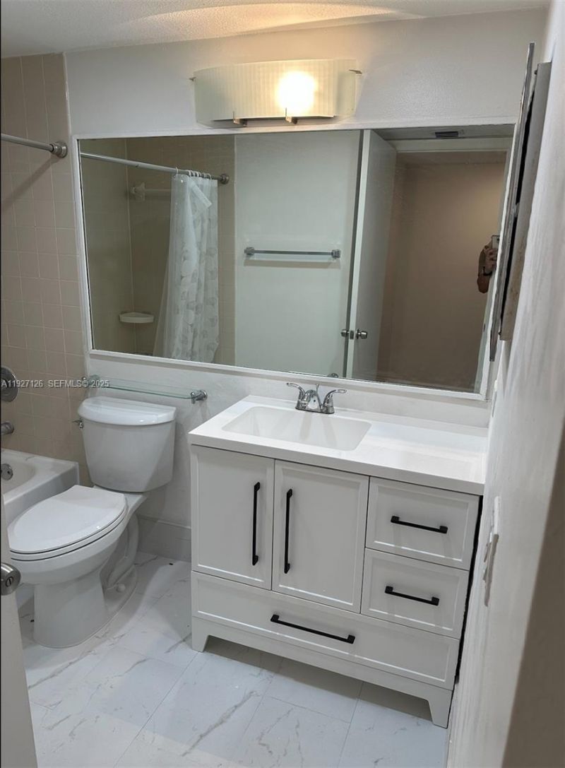 8180 Geneva Ct, Unit 227, Miami, FL 33166 Photo