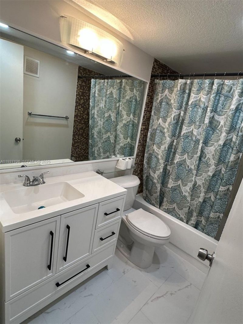 8180 Geneva Ct, Unit 227, Miami, FL 33166 Photo