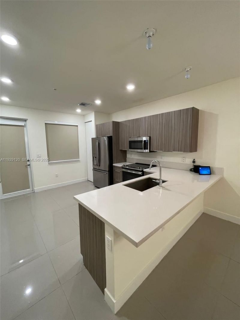 6416 NW 102nd Ct, Unit 117, Doral, FL 33178 Photo