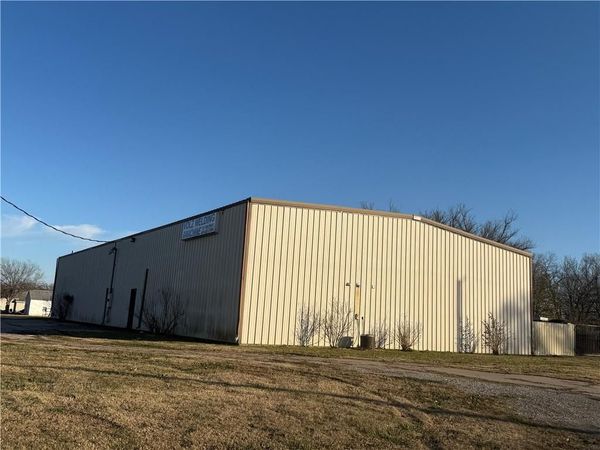 1605 W Maple Street, Independence, KS 67301