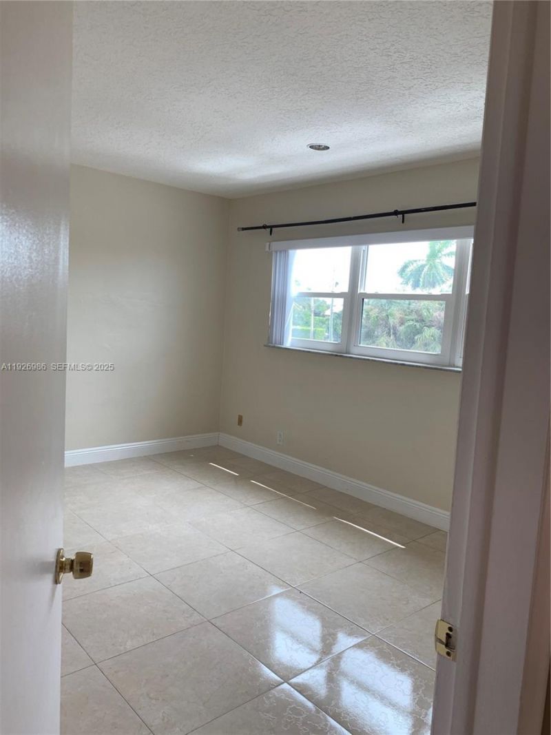 1450 Atlantic Shores Blvd, Unit 204, Hallandale Beach, FL 33009 Photo