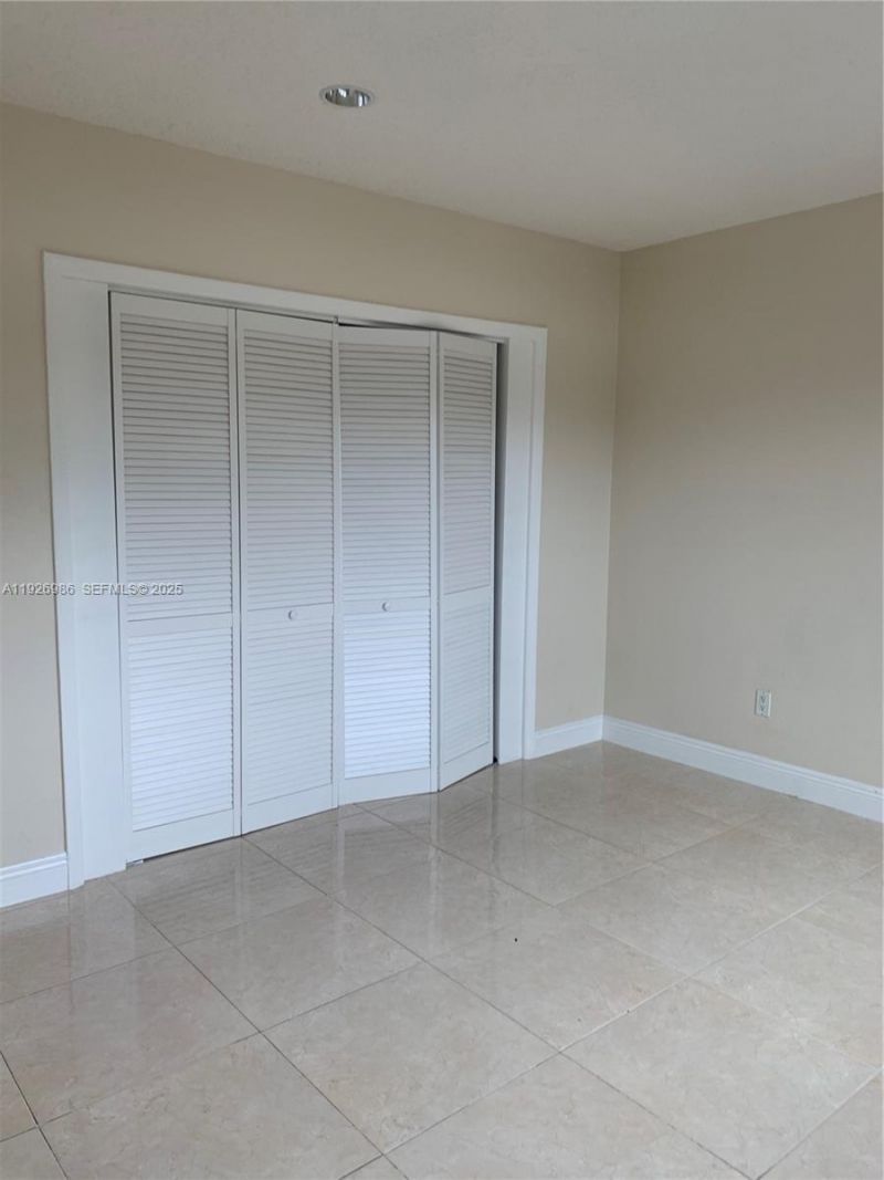 1450 Atlantic Shores Blvd, Unit 204, Hallandale Beach, FL 33009 Photo