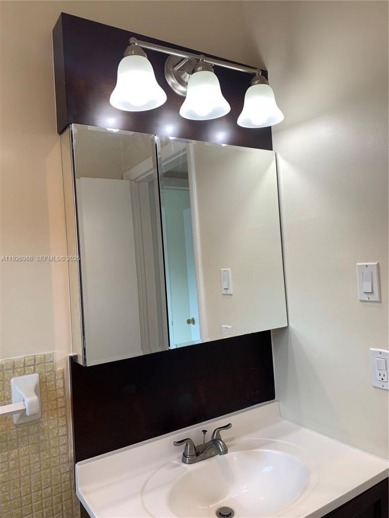 1450 Atlantic Shores Blvd, Unit 204, Hallandale Beach, FL 33009 Photo