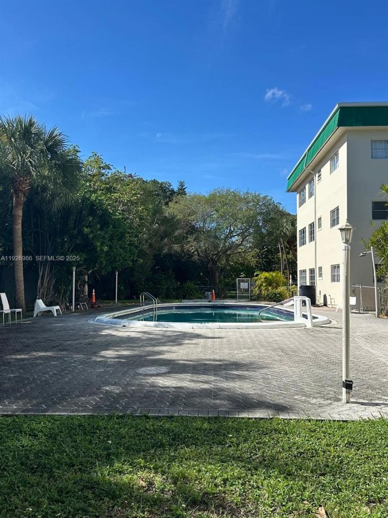 1450 Atlantic Shores Blvd, Unit 204, Hallandale Beach, FL 33009 Photo