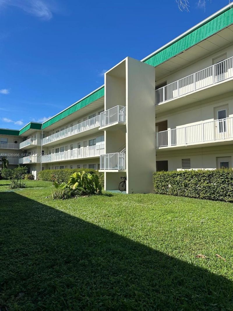 1450 Atlantic Shores Blvd, Unit 204, Hallandale Beach, FL 33009 Photo