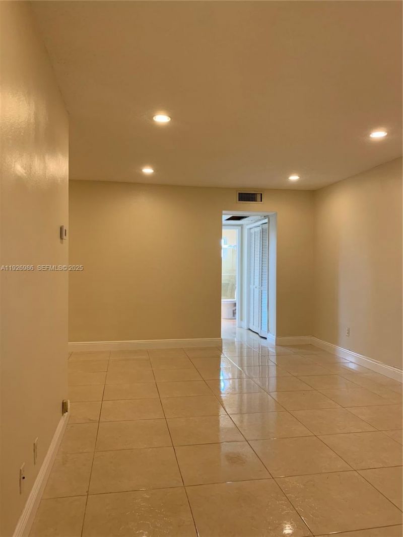 1450 Atlantic Shores Blvd, Unit 204, Hallandale Beach, FL 33009 Photo
