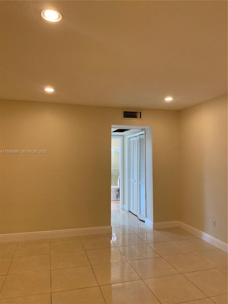 1450 Atlantic Shores Blvd, Unit 204, Hallandale Beach, FL 33009 Photo