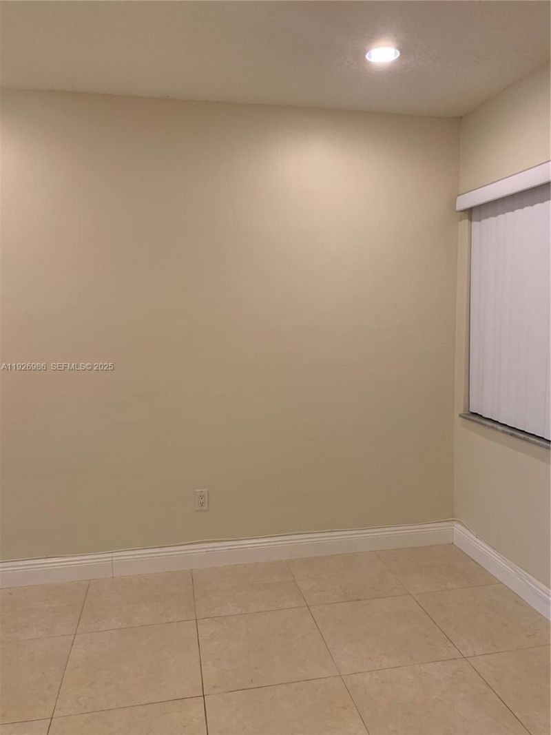 1450 Atlantic Shores Blvd, Unit 204, Hallandale Beach, FL 33009 Photo
