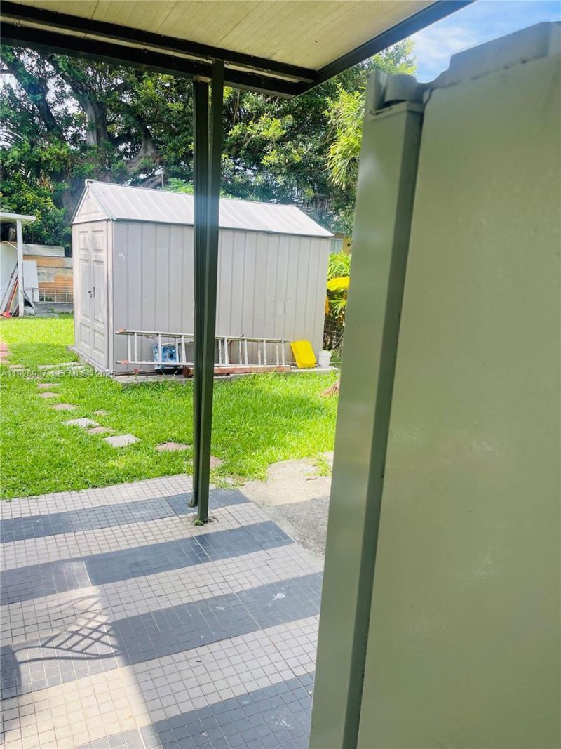 2045 NW 34th St, Miami, FL 33142 Photo