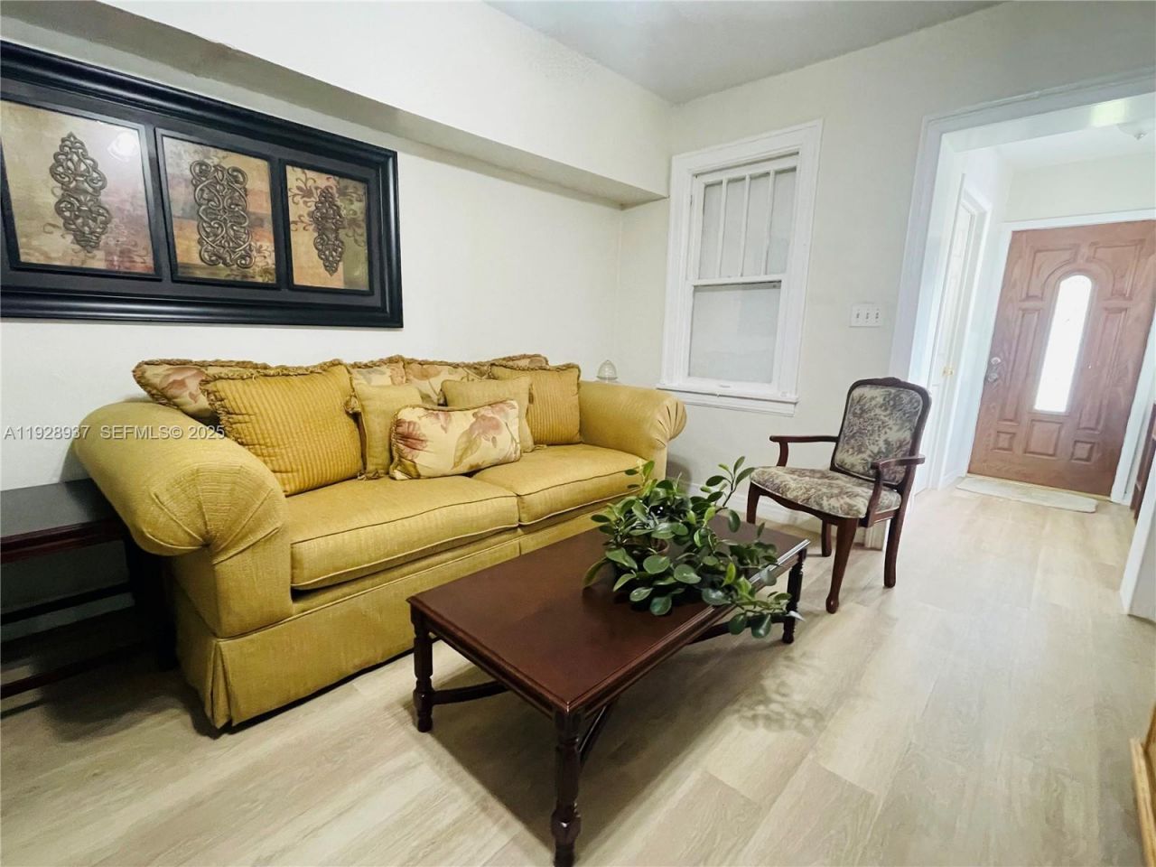 2045 NW 34th St, Miami, FL 33142 Photo