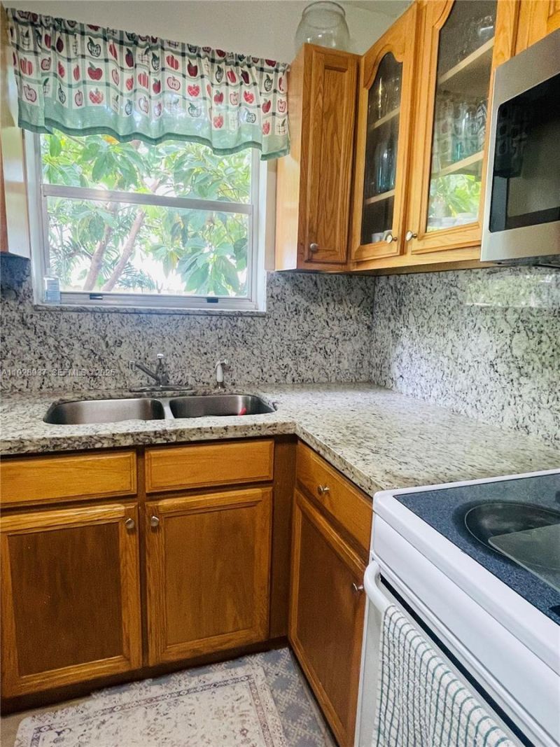 2045 NW 34th St, Miami, FL 33142 Photo