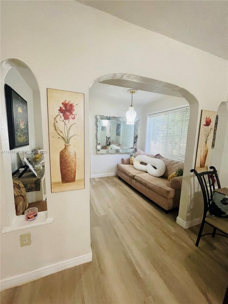 2045 NW 34th St, Miami, FL 33142 Photo