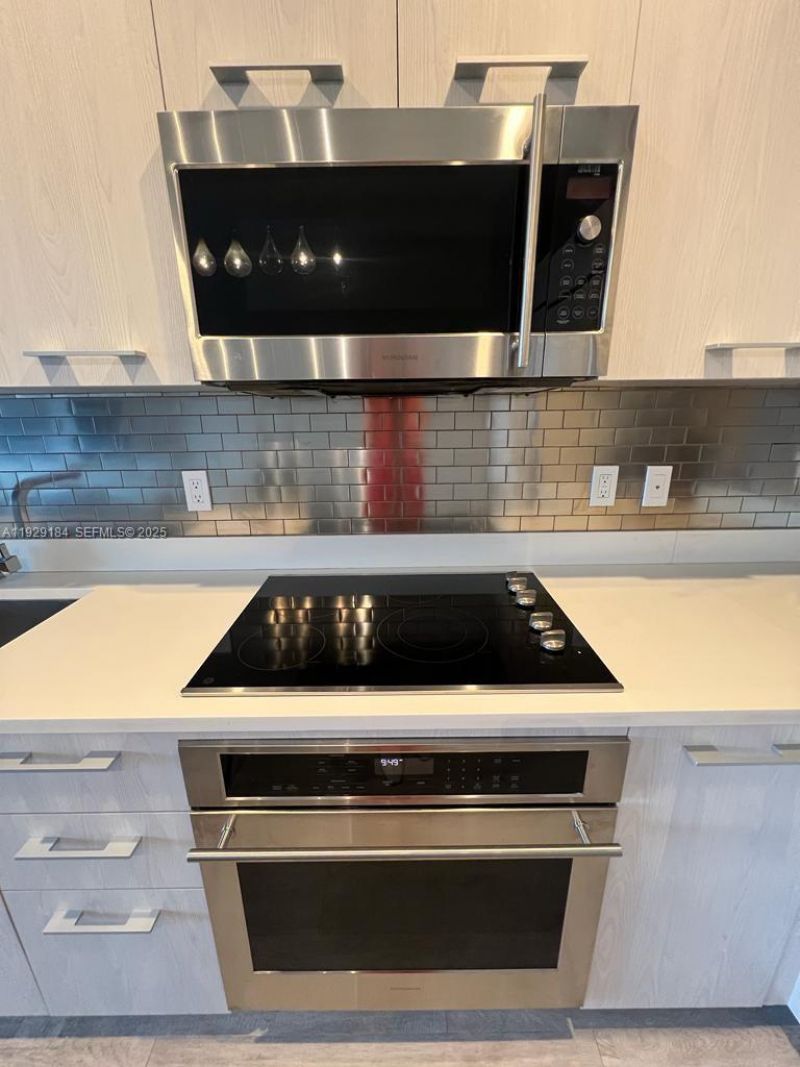 55 SW 9th St, Unit 4205, Miami, FL 33130 Photo