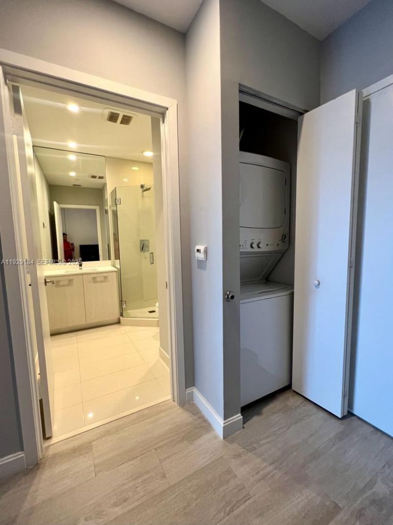 55 SW 9th St, Unit 4205, Miami, FL 33130 Photo