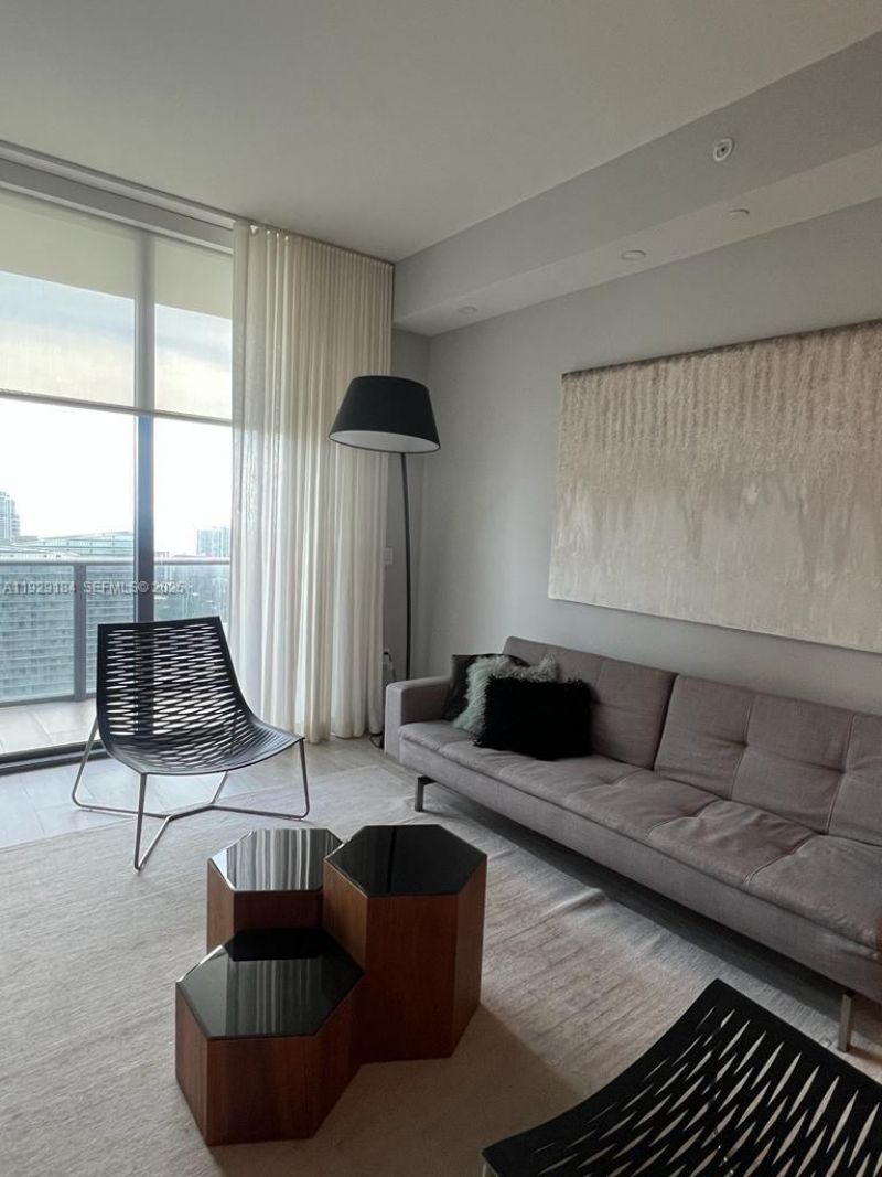 55 SW 9th St, Unit 4205, Miami, FL 33130 Photo