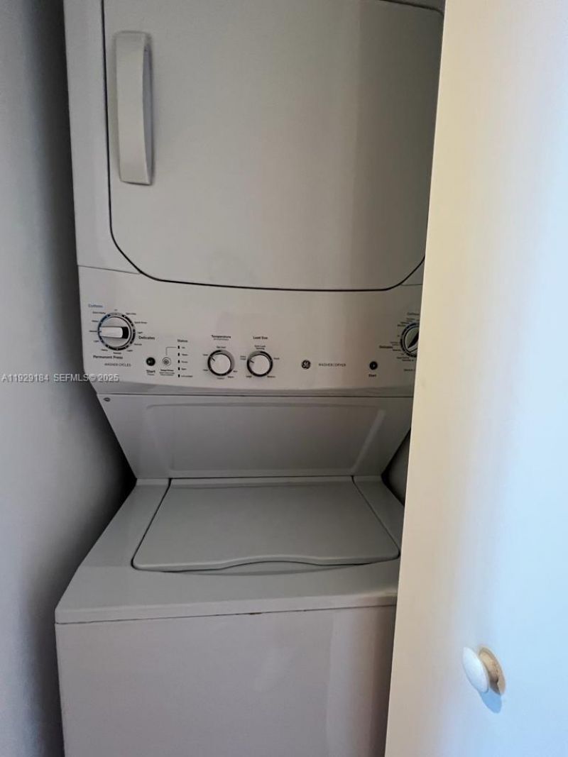 55 SW 9th St, Unit 4205, Miami, FL 33130 Photo