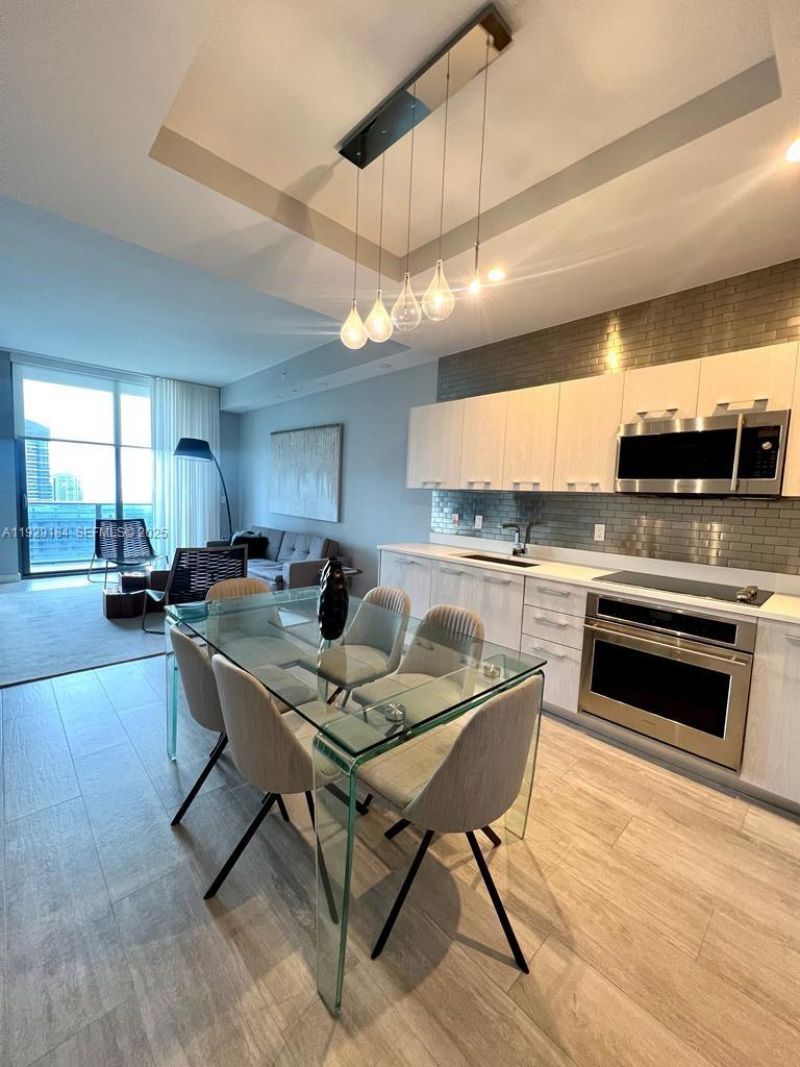 55 SW 9th St, Unit 4205, Miami, FL 33130 Photo