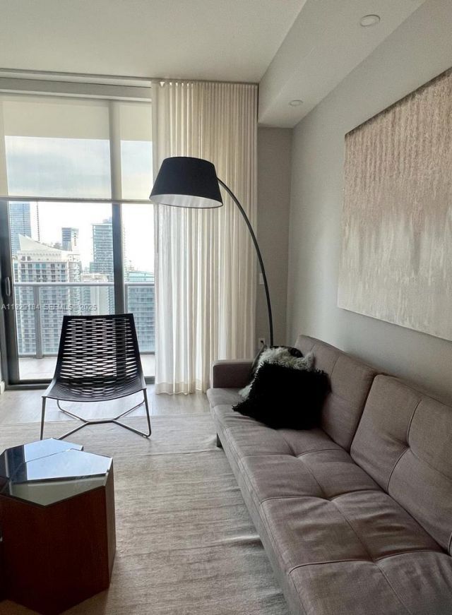 55 SW 9th St, Unit 4205, Miami, FL 33130 Photo